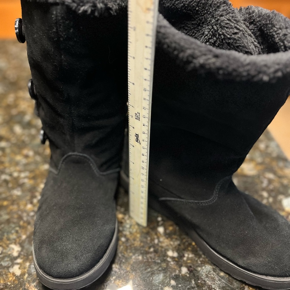 Awesome Women Midcalf Three Button Boots